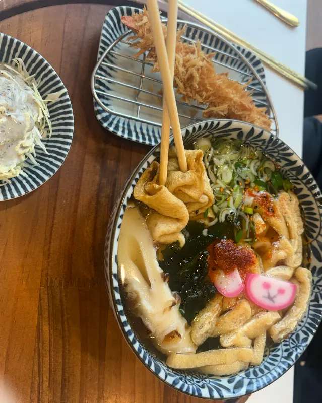 새우튀김이 올라간 따뜻한 우동