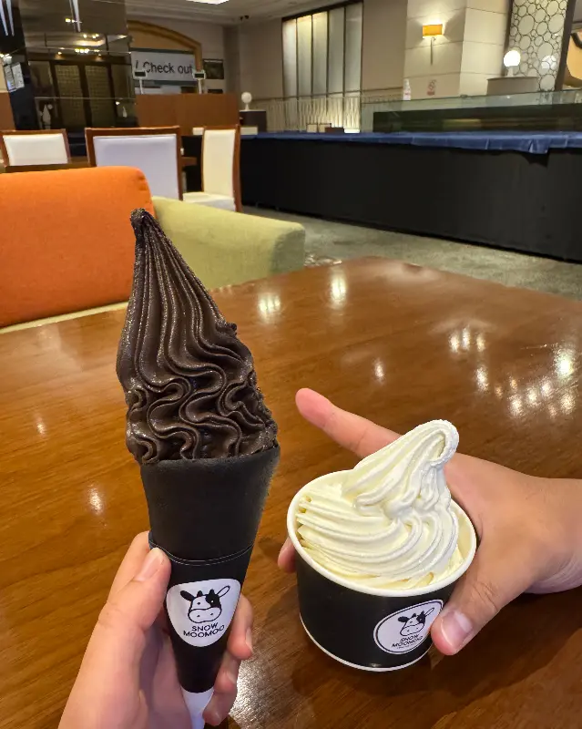 아이스크림 콘과 컵