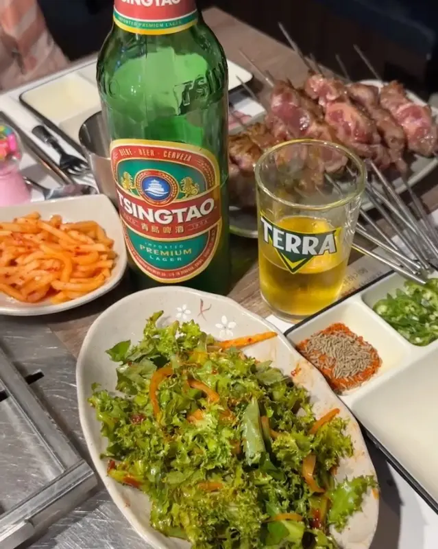 양꼬치와 함께 즐기는 칭따오와 테라 맥주