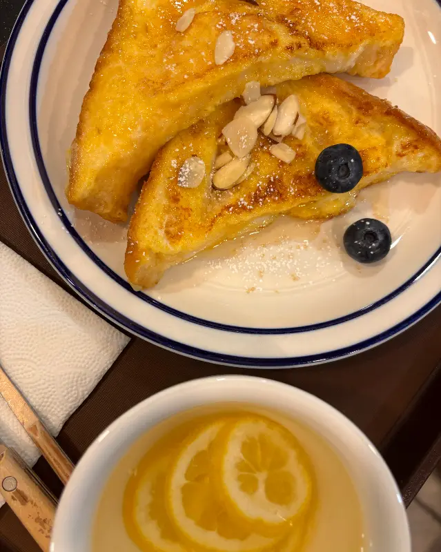 프렌치 토스트와 레몬차