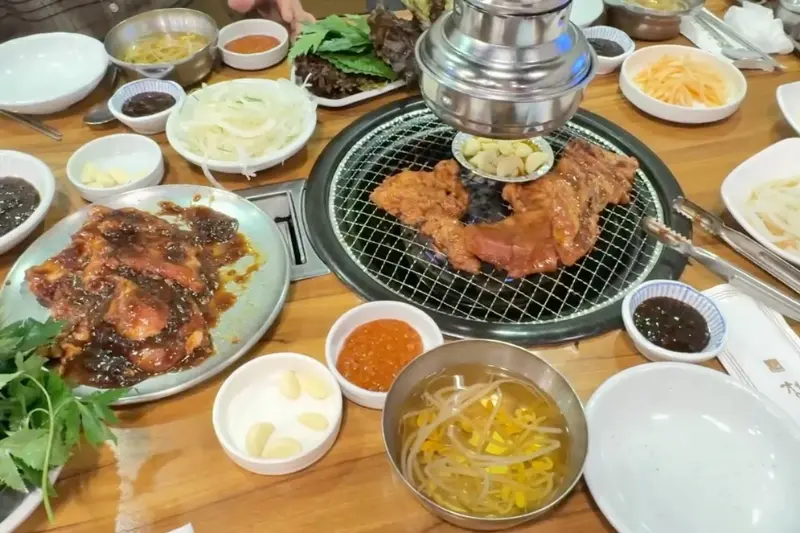 푸짐하게 차려진 한 상