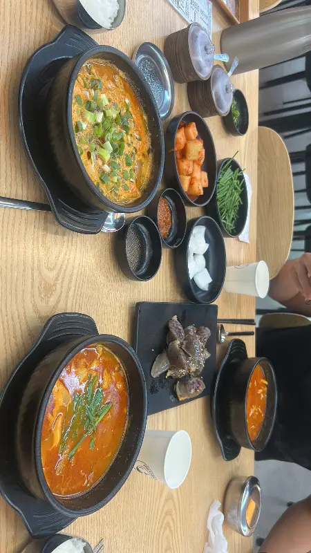 깔끔한 테이블 세팅