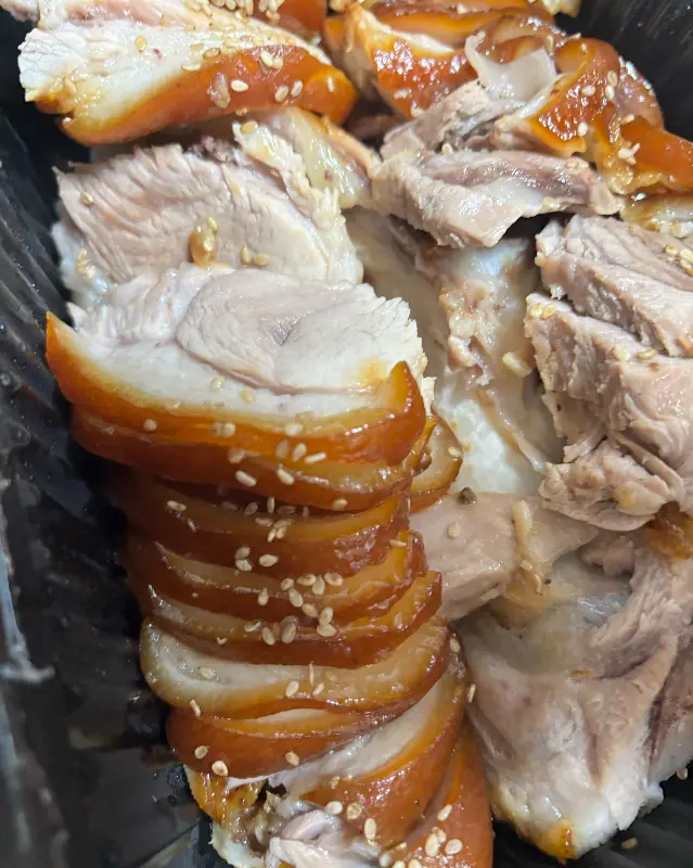 푸짐하게 포장된 족발 세트