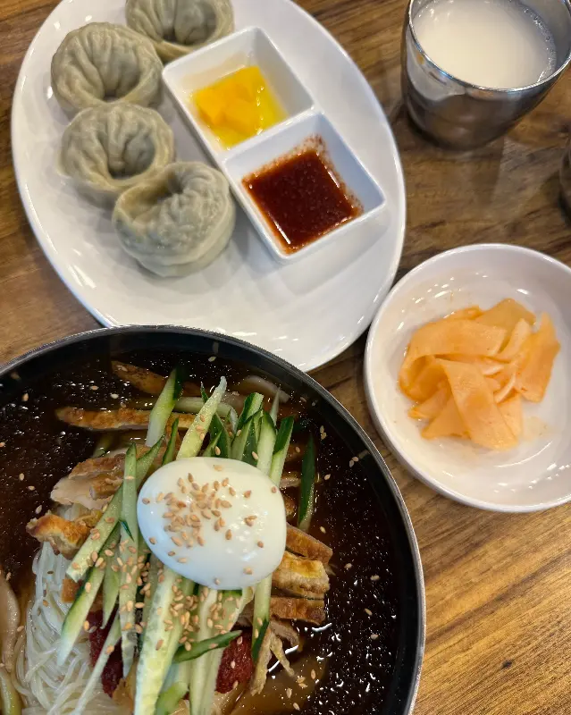 밀면과 만두의 환상적인 조합