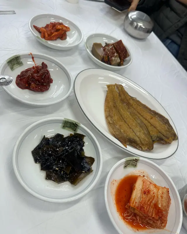 푸짐한 밑반찬 한 상 차림