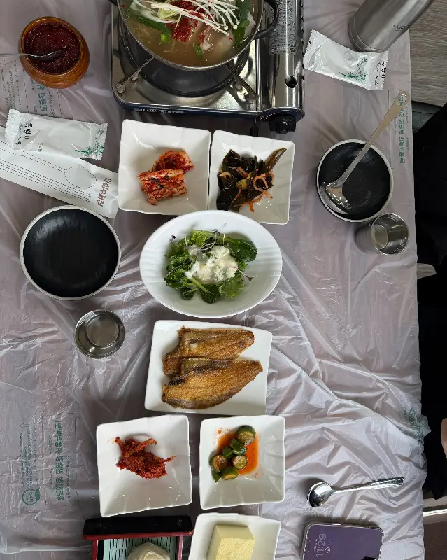 백경횟집의 푸짐한 한 상 차림