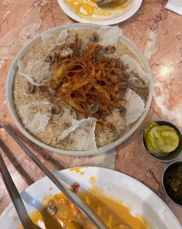 다양한 메뉴를 한 상 가득