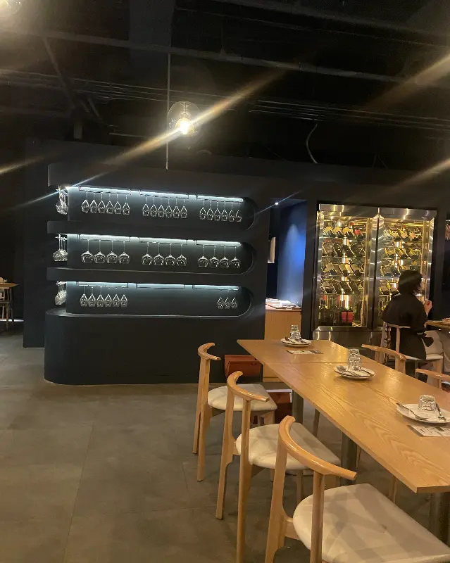 오르노 합정점 와인 진열대