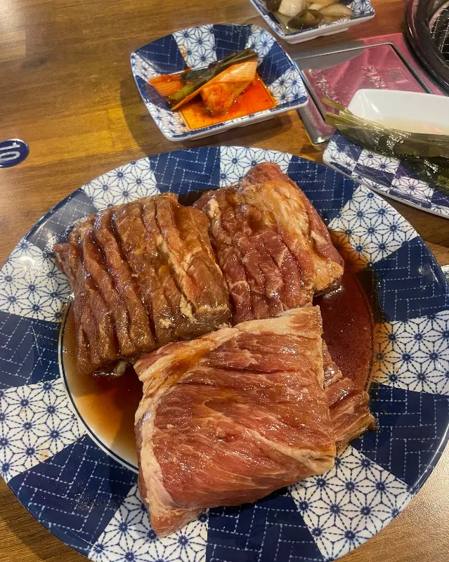 윤기가 흐르는 돼지갈비