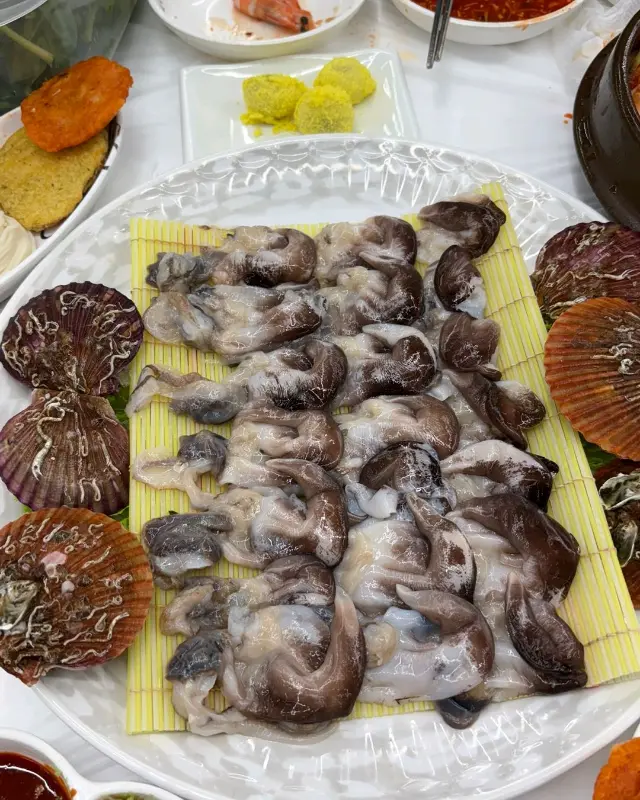 푸짐한 새조개 샤브샤브 한 상