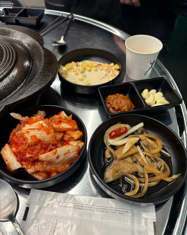 꽃뚜껑 북삼오태점 기본 반찬