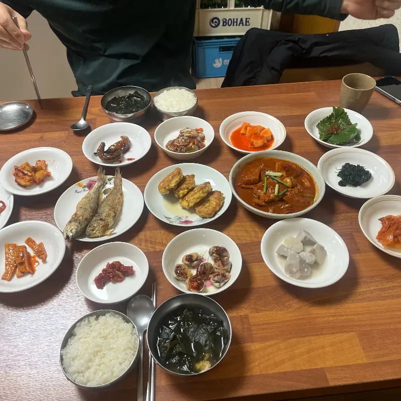 푸짐한 백반 한 상 차림