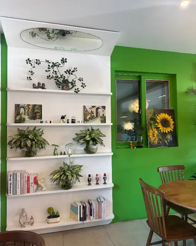 카페 내부 선반