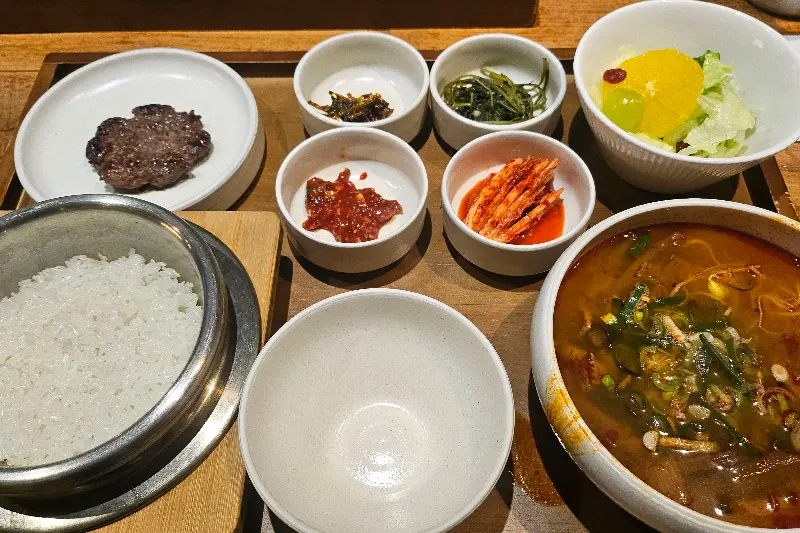 반찬과 곁들임 메뉴