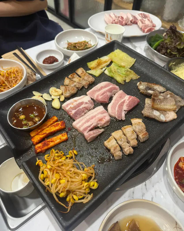 잘 익은 냉동 삼겹살