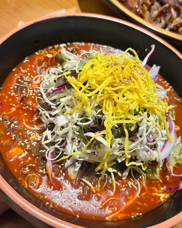 매콤달콤한 쟁반국수