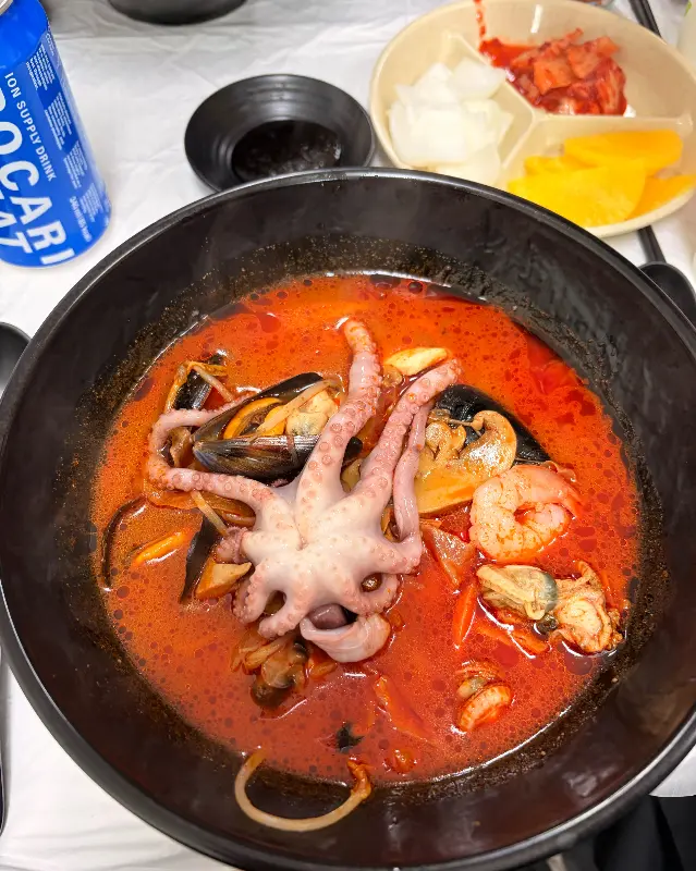 해물짬뽕의 푸짐한 해산물