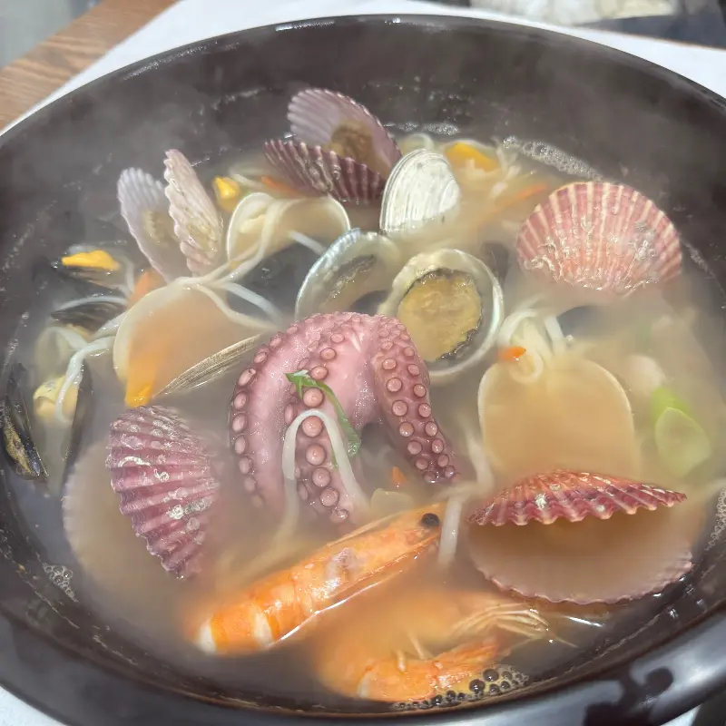 맛있게 비벼진 간장게장 비빔밥