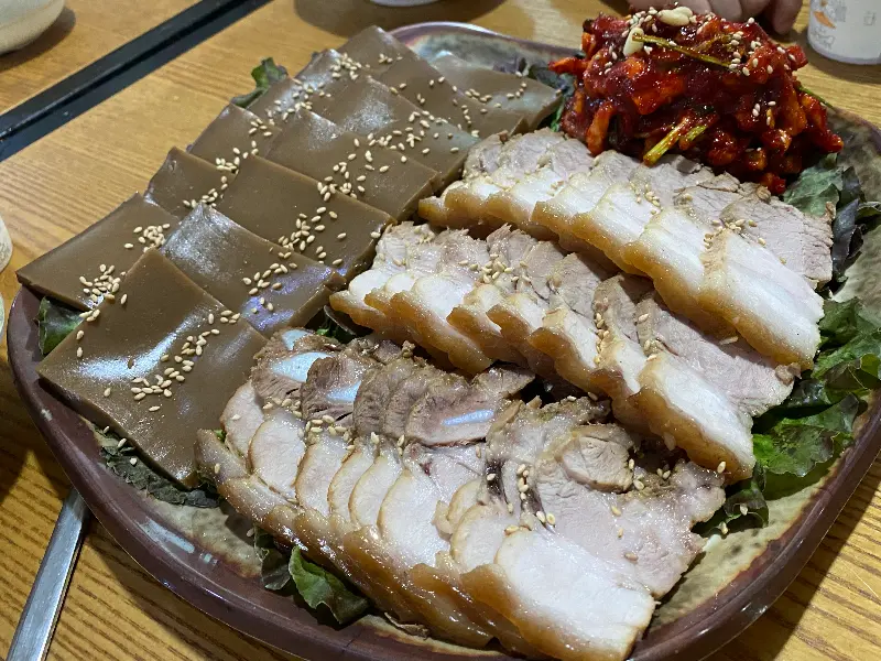 윤기가 흐르는 보쌈