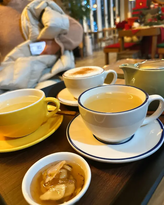 다양한 찻잔 세트