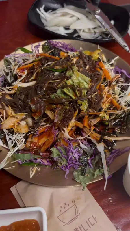 채소가 듬뿍 들어간 막국수