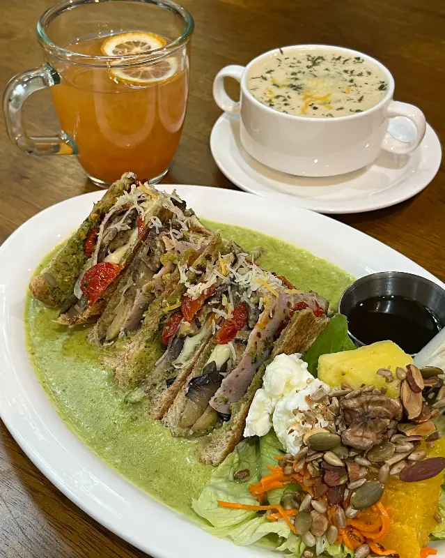 카페 내부의 플랜테리어