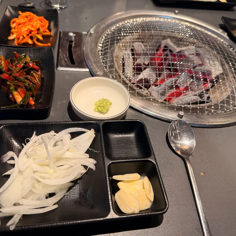 정갈하게 차려진 밑반찬