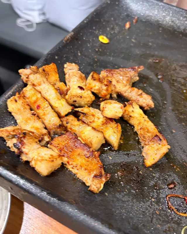 노릇하게 구워진 삼겹살