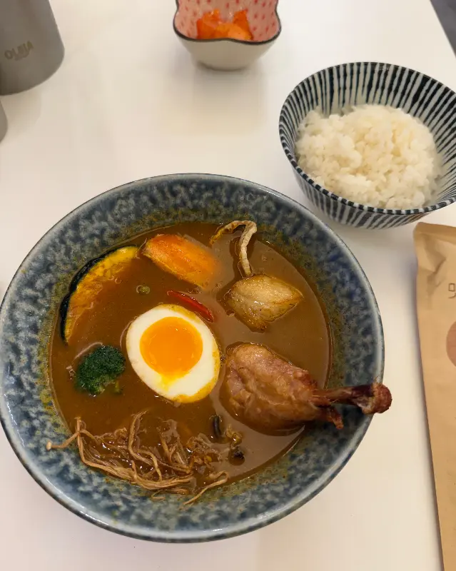 닭다리가 통째로 들어간 카레