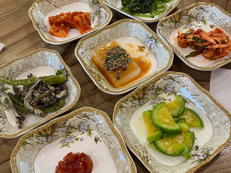 다양한 밑반찬들