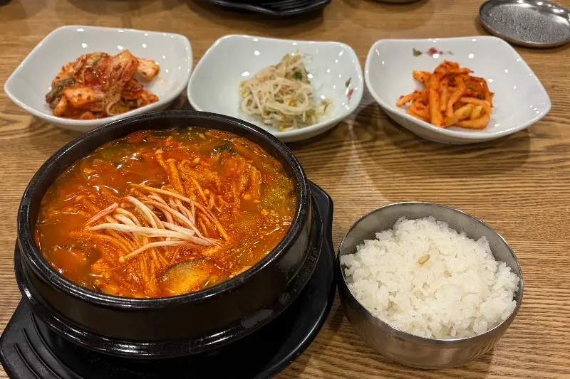 굴순두부 한 상 차림