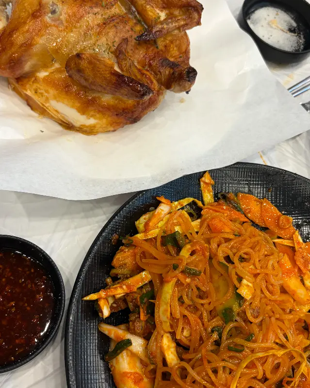 전기구이 통닭과 골뱅이 소면