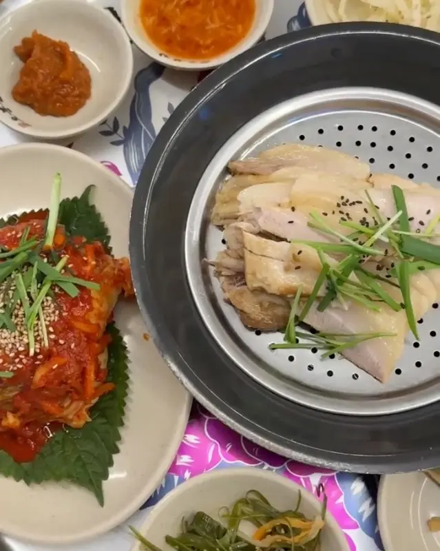 오봉집의 든든한 보쌈 정식