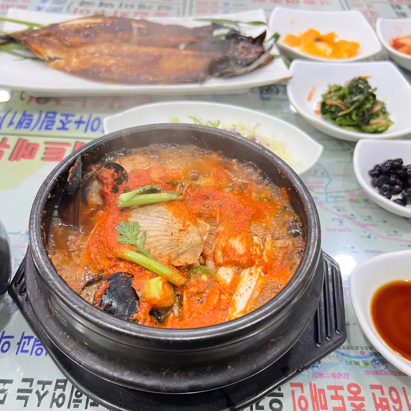 해물뚝배기와 생선구이