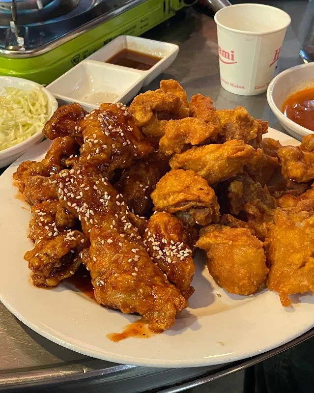 케이닥의 푸짐한 치킨 한 상차림