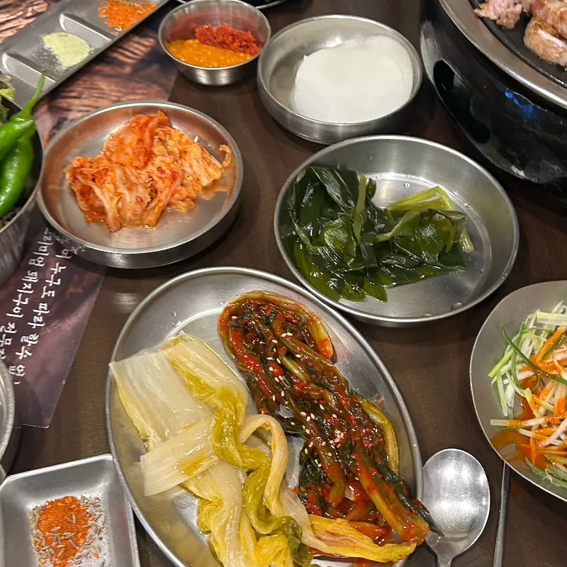 돼지갈비와 쌈 채소