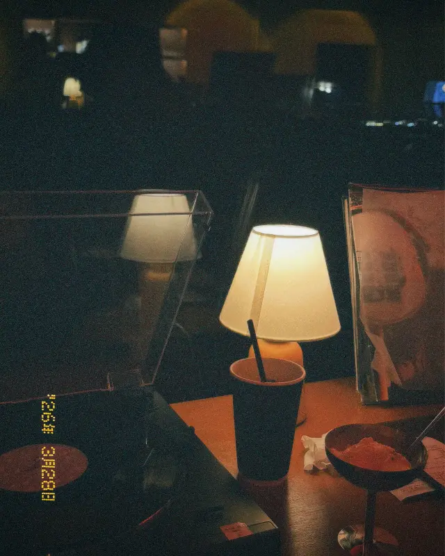 저녁 시간 카페 내부