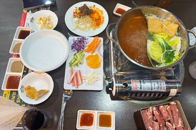 샤브샤브와 샐러드바 메뉴