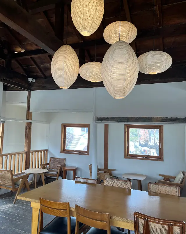 카페 내부 인테리어