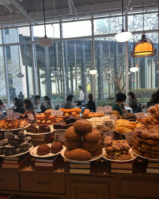 창가 좌석에서 바라본 풍경