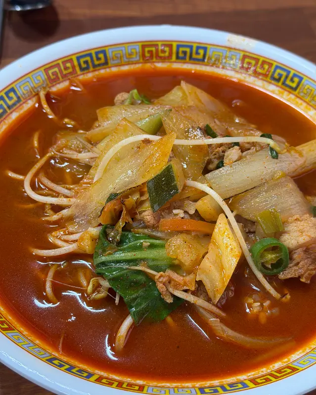 소고기와 야채가 푸짐하게 들어간 소고기 짬뽕