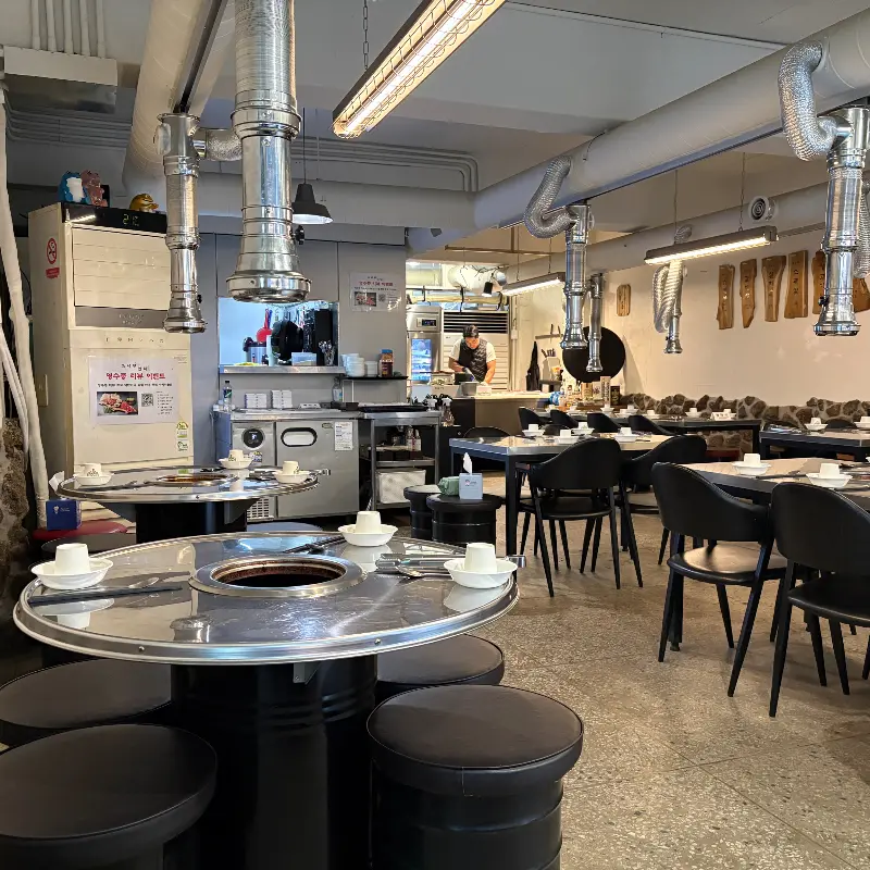 넓고 쾌적한 매장 내부