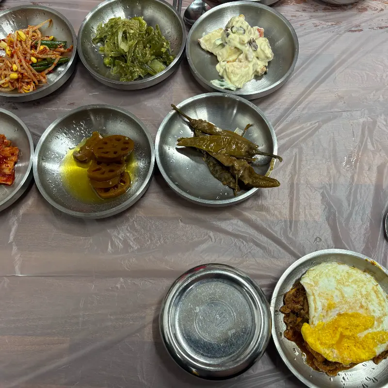 푸짐한 밑반찬 클로즈업