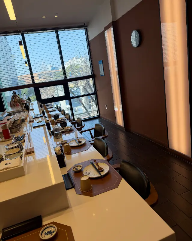 오사이초밥 내부 전경