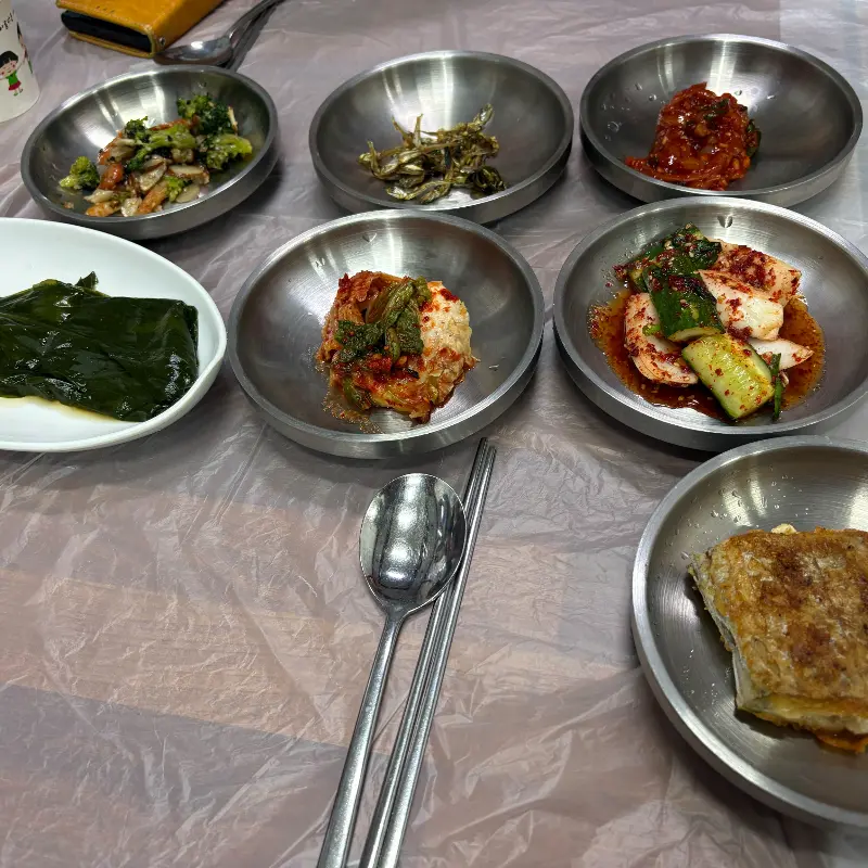 다양한 종류의 밑반찬