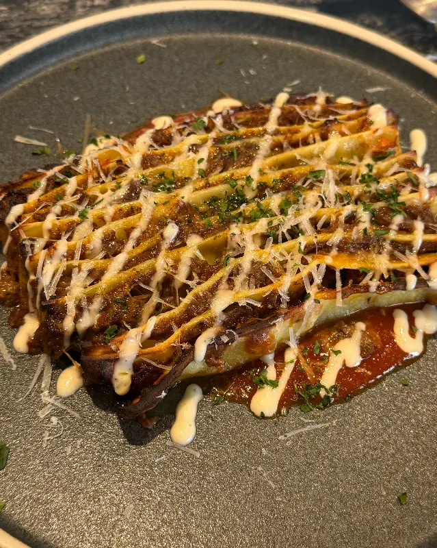 맛깔스럽게 구워진 라자냐