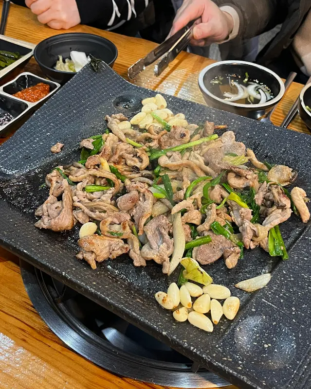 지글지글 익어가는 오리 로스의 향연