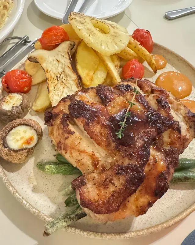 먹음직스러운 치킨 스테이크