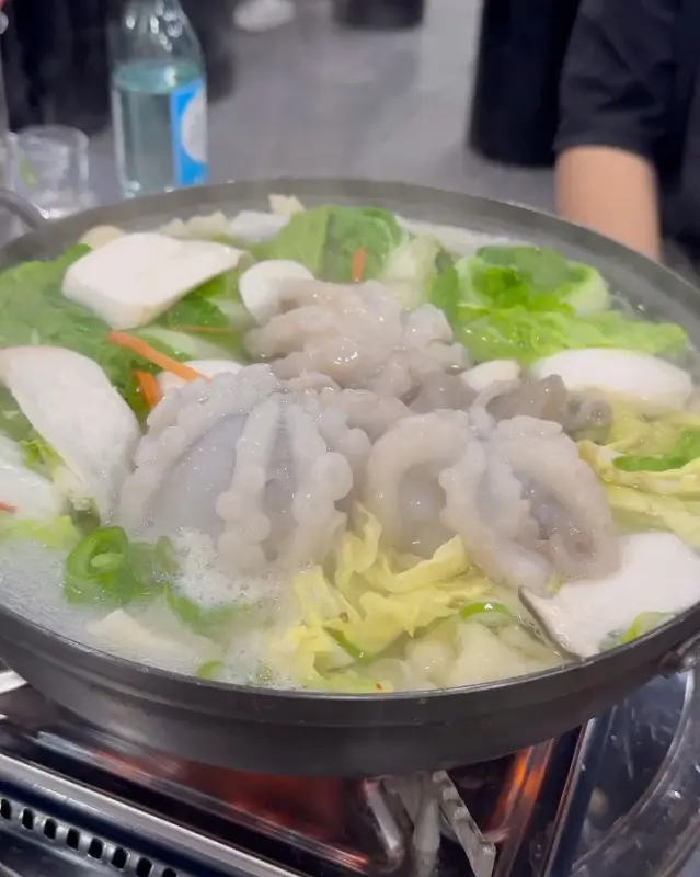 싱싱한 쭈꾸미가 듬뿍 들어간 쭈꾸미 샤브샤브