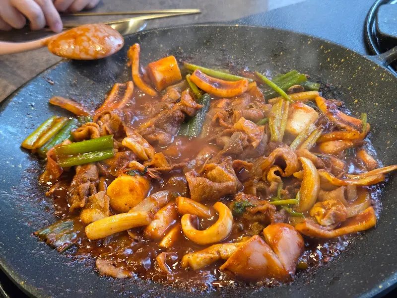 오덕장의 오징어 제육 볶음 조리 과정